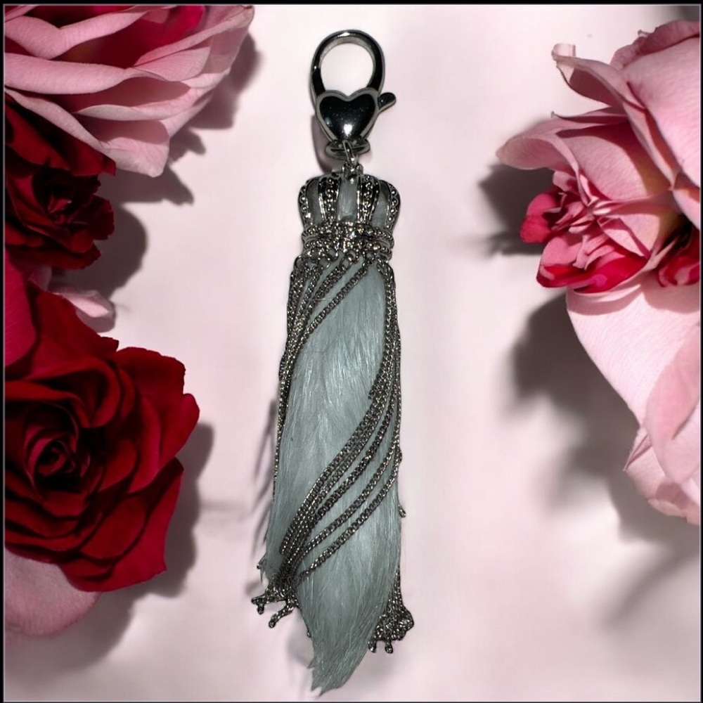 VINTAGE🌸 Juicy Couture Mini Barrel with RARE Rabbit Foot Charm🩵🖤 - Picture 7 of 11